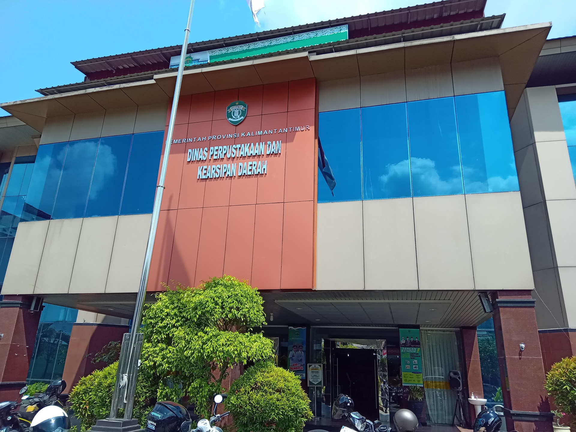 Perpustakaan Umum Provinsi Kalimantan Timur sebagai Centre of Exelence The Kalimantan's Cultural and Art Services..