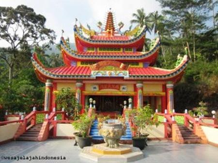 Vihara Surga Neraka Vihara Tertinggi di Kalimantan Barat