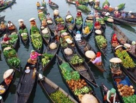 Bule Belanda Pun Terkesan Budaya Terapung