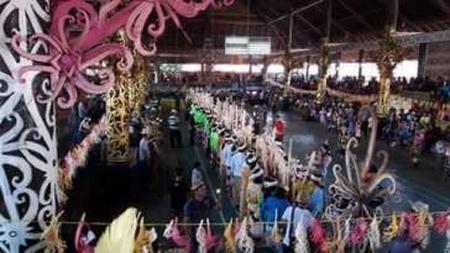 Pesta meriah Acara Mecaq Undat ciri khas suku dayak Kenya