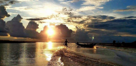 sunset desa pela